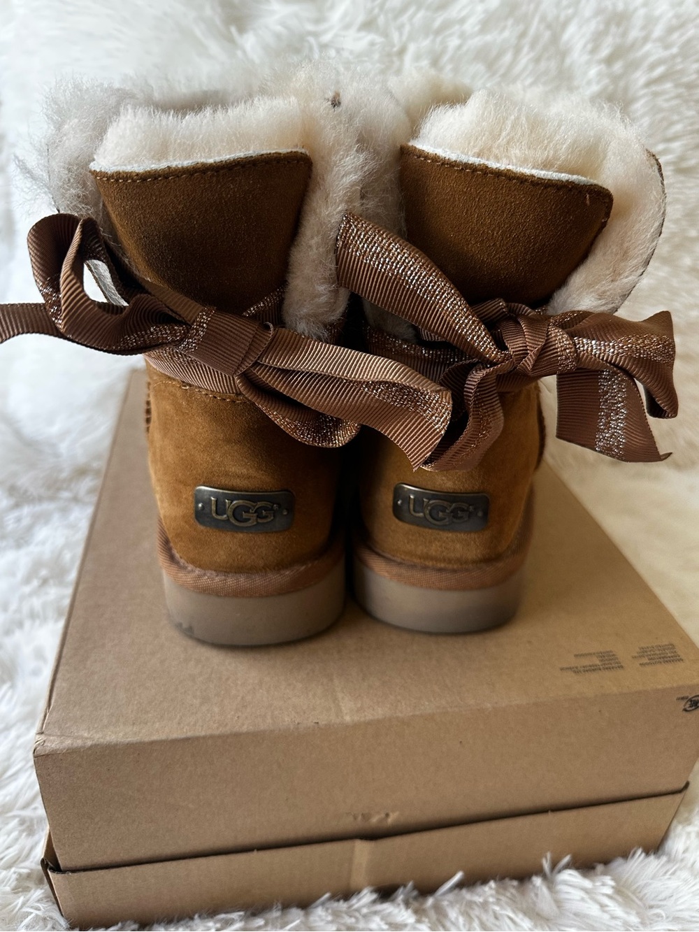 UGG Mini Bailey Bow Chestnut Women’s Suede  Shearling Boots Size: 9